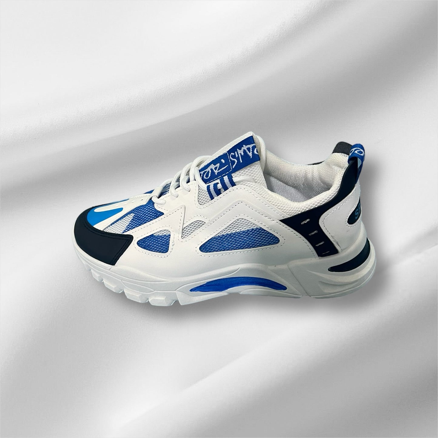 Sporty sneaker - F119