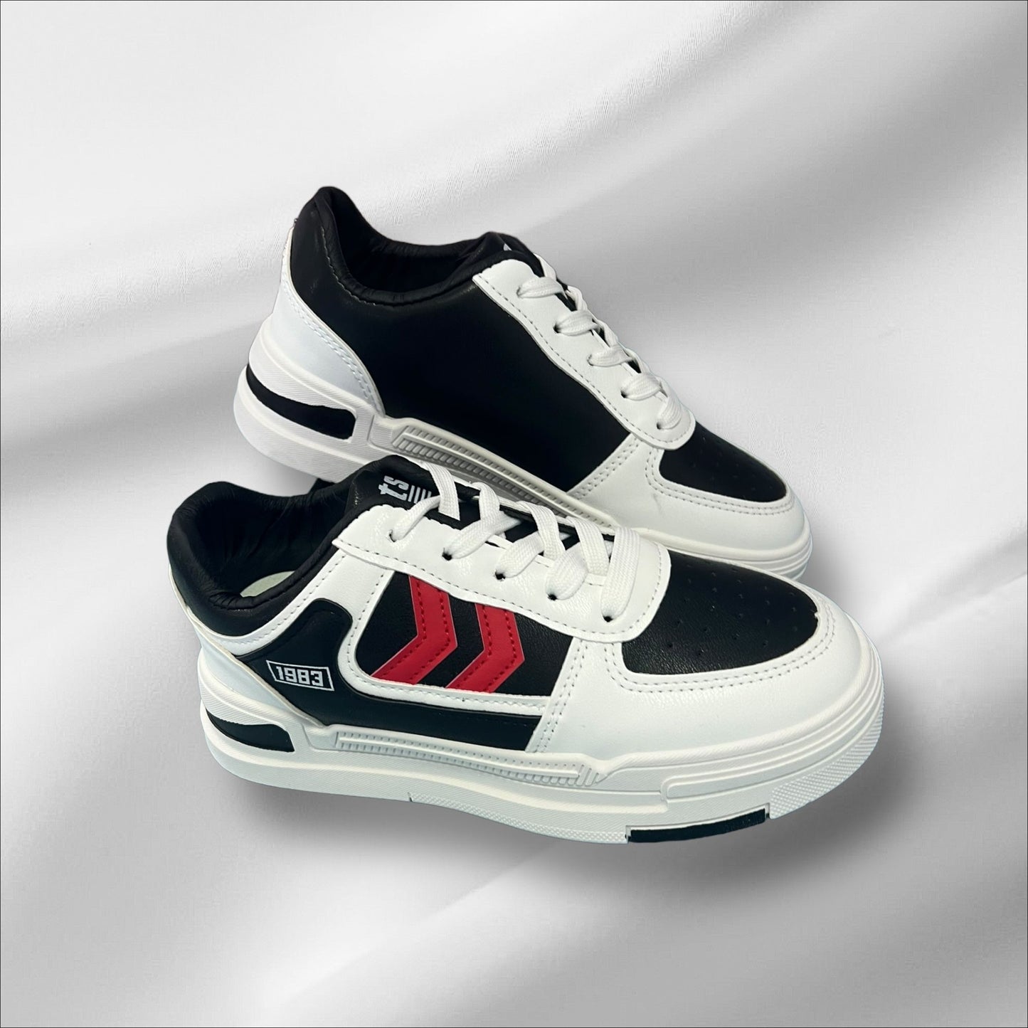 Low Top Sneakers - D77