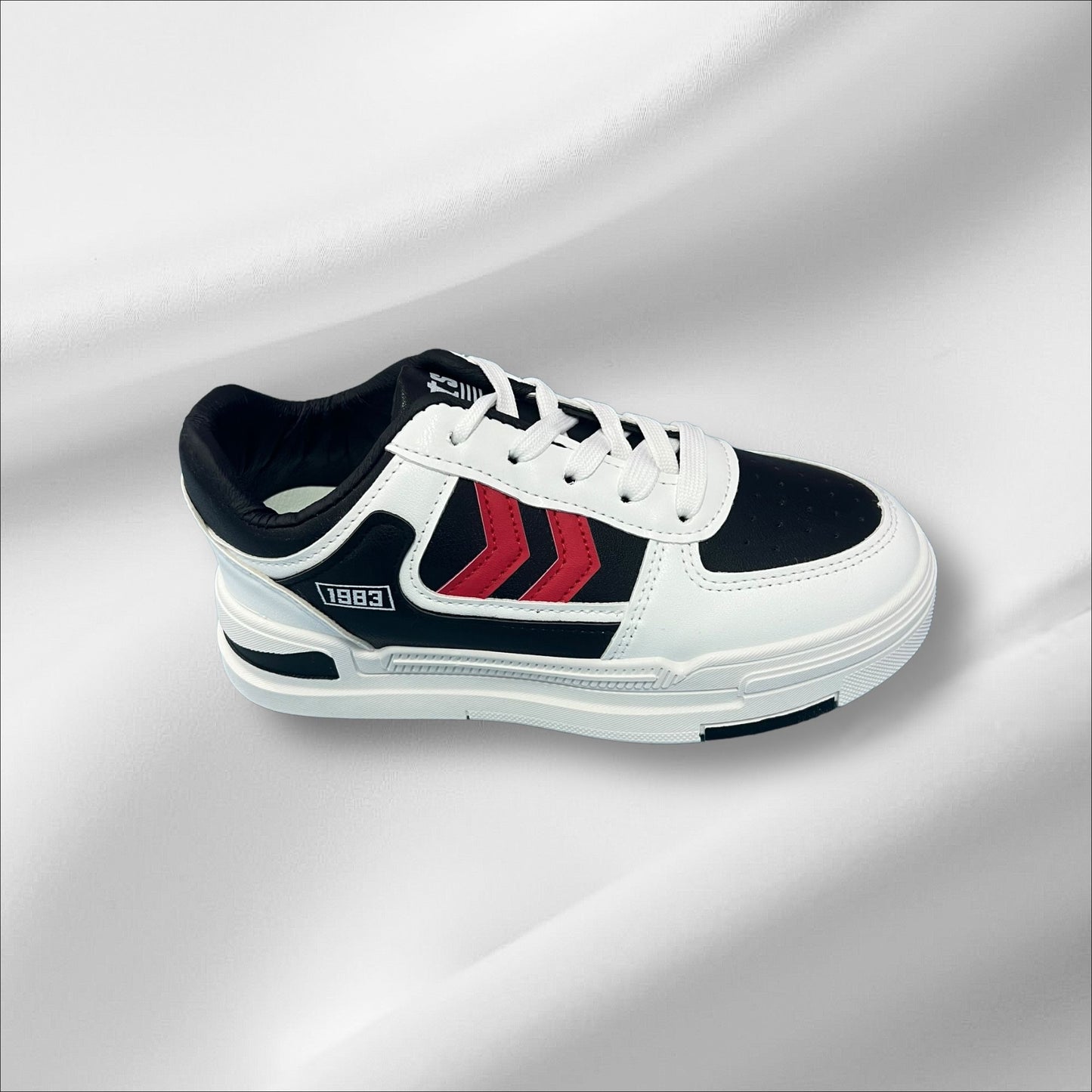 Low Top Sneakers - D77